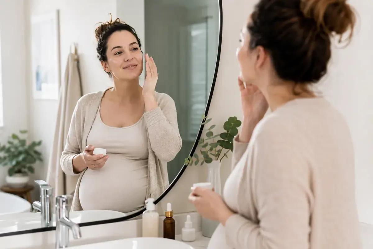Skincare in gravidanza: quali ingredienti evitare e quali si possono usare